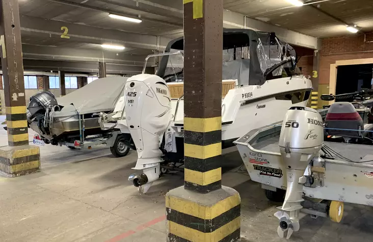 Veneiden talvisäilytys - Riihimäki - Framdrivningsmotorinstallationstjänst - 2710202111 - 1