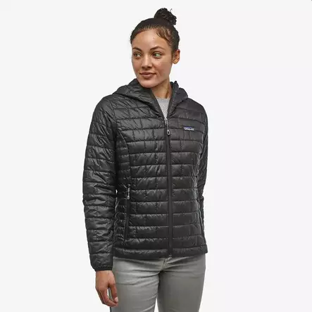 'Patagonia W's Nano Puff Hoody Black - Mellanjackor - 889833301023 - 2