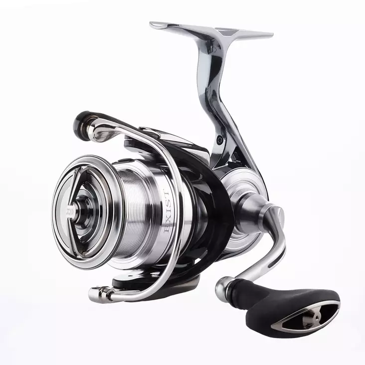 Daiwa 18 Exist LT - Frambromsade haspelrullar - 043178577035 - 1