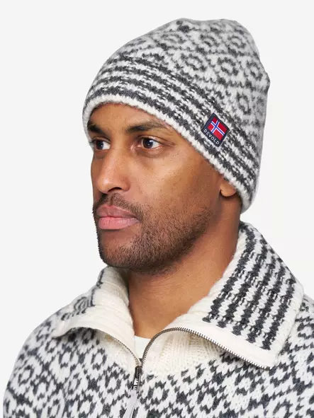 Devold Svalbard Wool Beanie Offwhite/anthracite - Mössar - 7028567702246 - 2